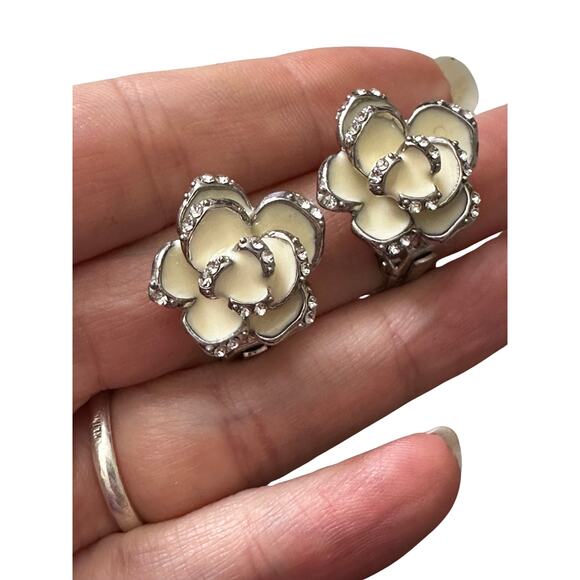 Vintage White Rose Clip On Earrings - Picture 6 of 6